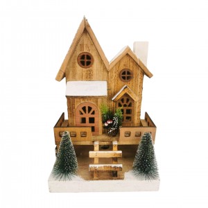 Dřevěný domeček LED, 36 cm