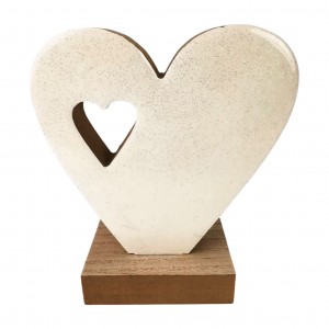 Bílé srdce s vykrojeným srdíčkem na podstavci 17 cm