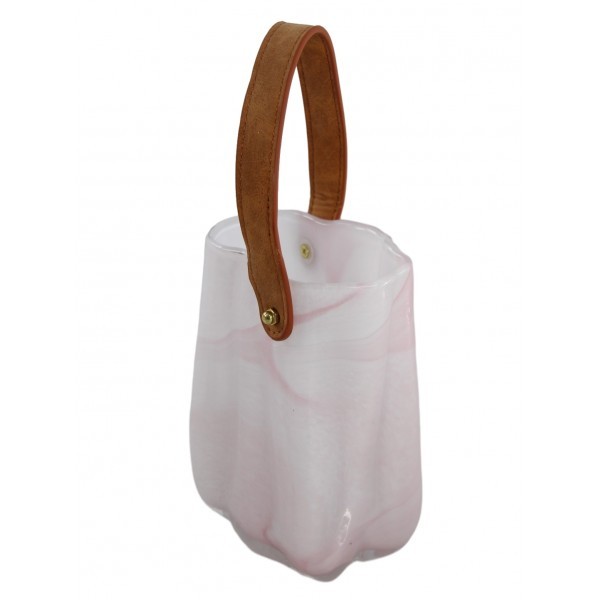 Skleněná dekorativní kabelka s koženým uchem – růžově mléčná, 12,5 × 9,8 × 17 cm