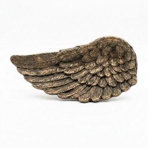 Cementové zlaté křídlo - 30,5 × 16,5 × 4,5 cm