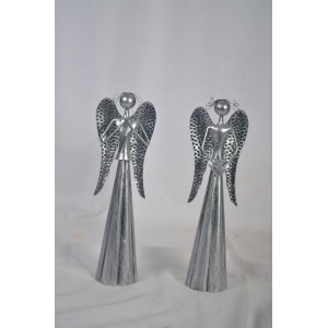 Plechový anděl se srdíčkem, stříbrný 31 cm