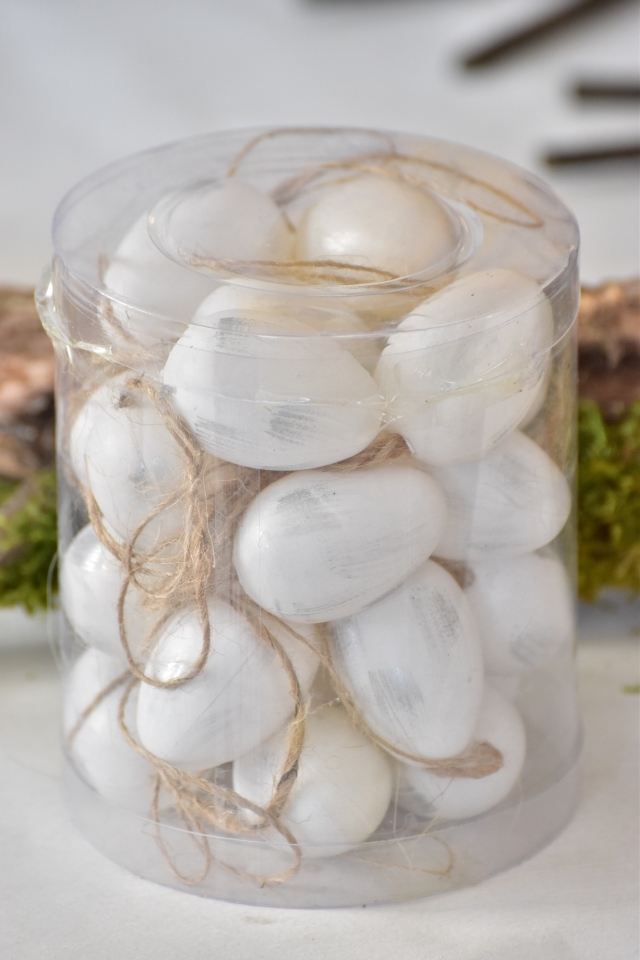 Plastová vajíčka na zavěšení, bílo-šedá s/24, 4 cm