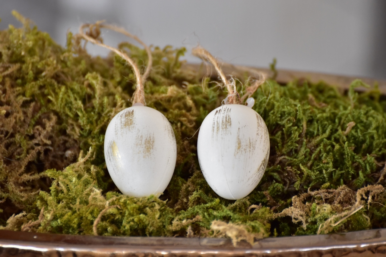 Plastová vajíčka na zavěšení, bílo zlaté s/24, 4 cm