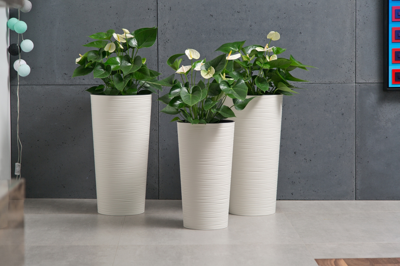 Plastový květináč Lilia 370 mm vroubek, krémový