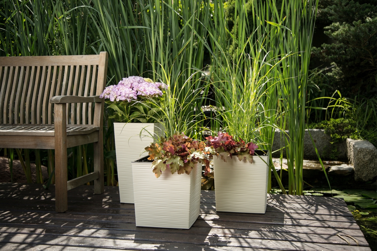 Plastový květináč Juka vroubek 250x250 mm, krémový