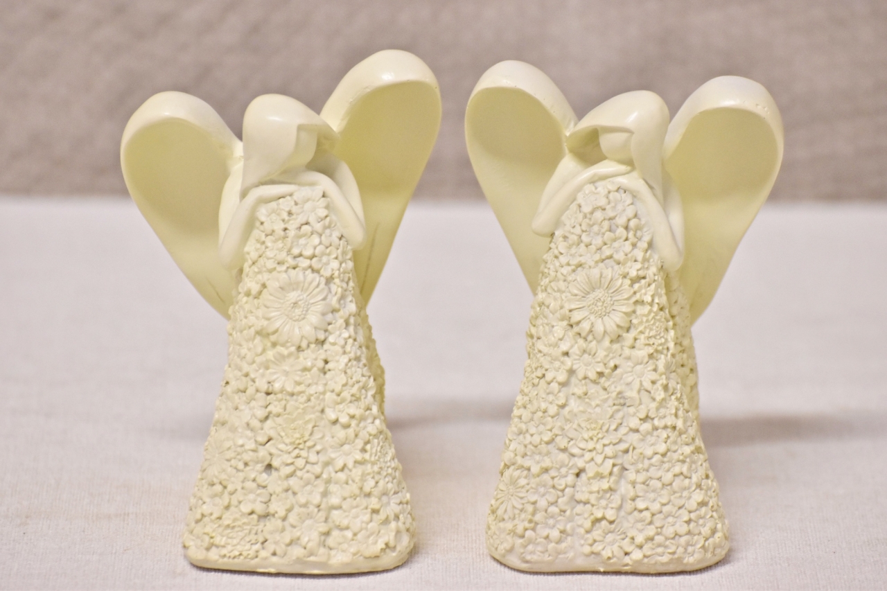 Sedící anděl Flo krémový 12,5 cm, mix druhů