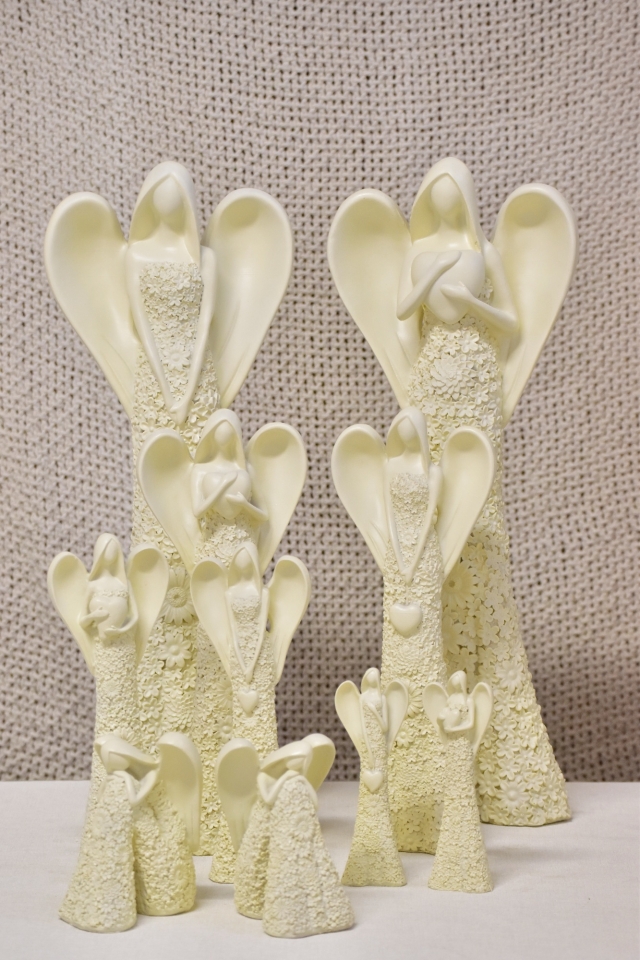 Sedící anděl Flo krémový 12,5 cm, mix druhů