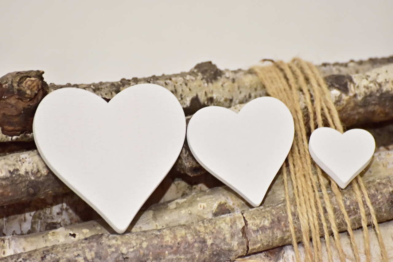 Dřevěné srdce bílé, sada 20 ks