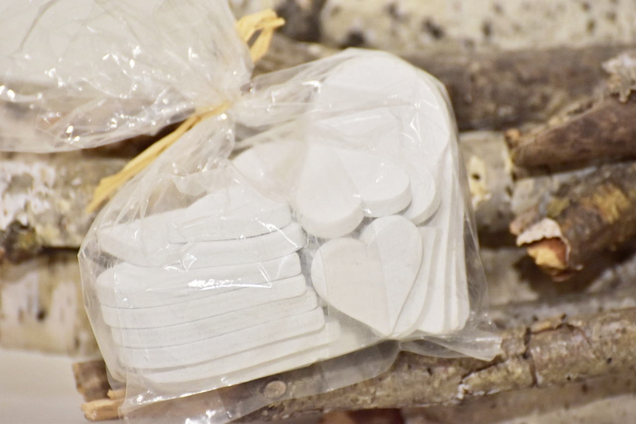 Dřevěné srdce bílé, sada 20 ks