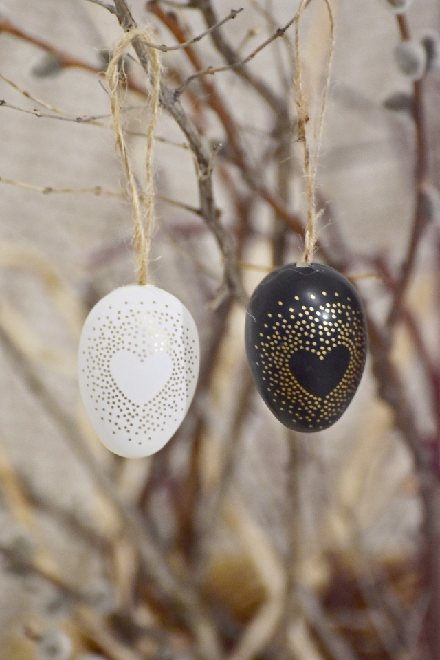 Plastová vajíčka na zavěšení, s/24, 4 cm