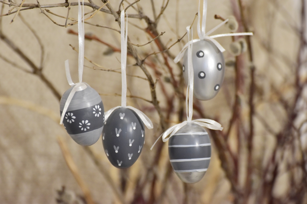 Plastová vajíčka na zavěšení, s/24, 4 cm