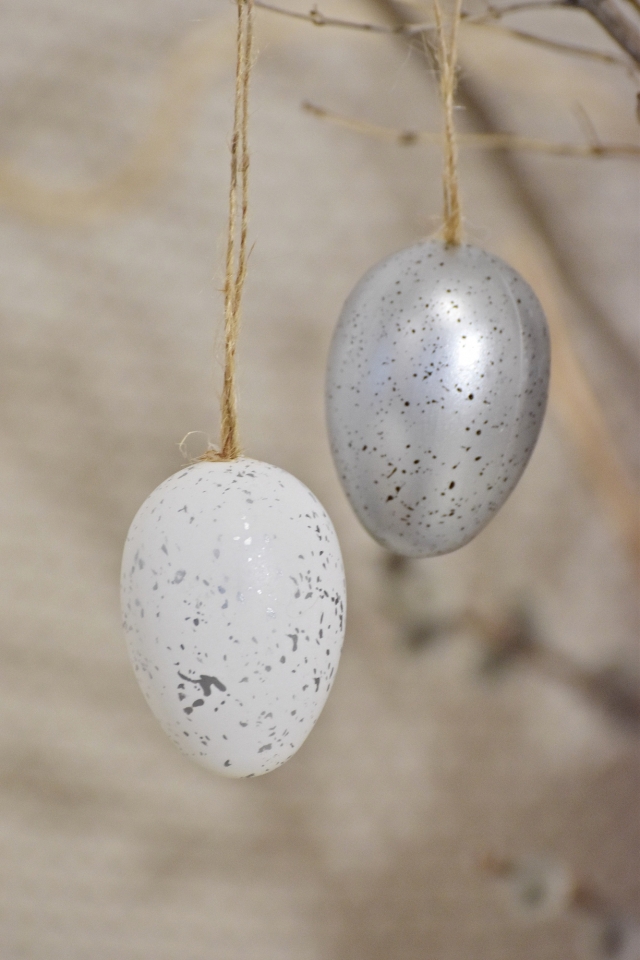 Plastová vajíčka na zavěšení, s/24, 4 cm