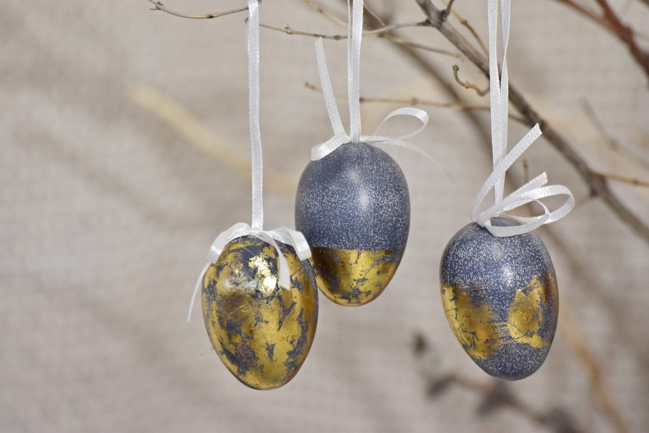 Plastová vajíčka na zavěšení, s/24, 4 cm