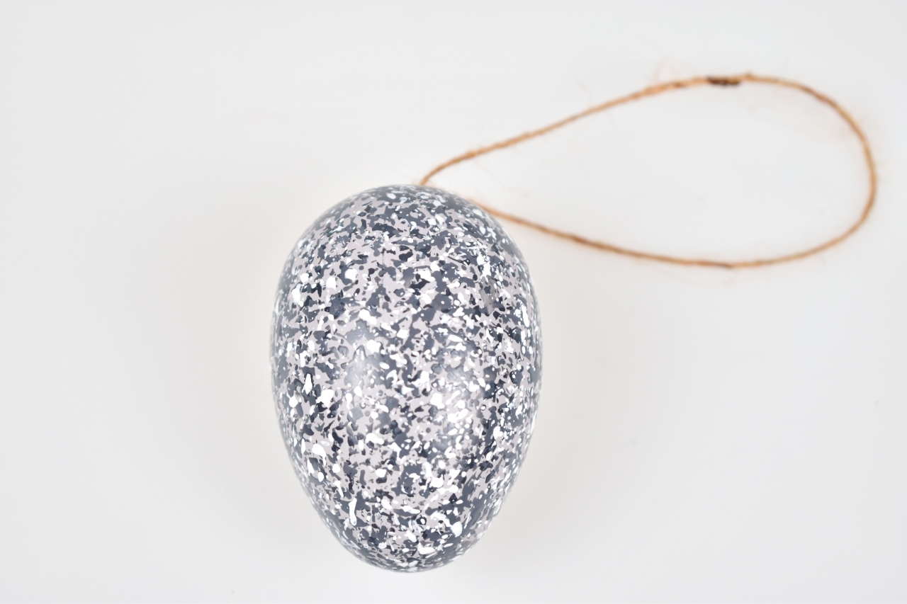 Vajíčka plastová na zavěšení kropenatá 4 cm, sada 24 ks