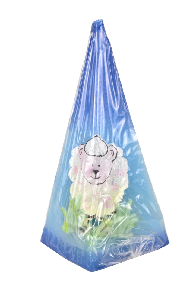 Svíčka pyramida modrá ovečka 17,5x7x7 cm