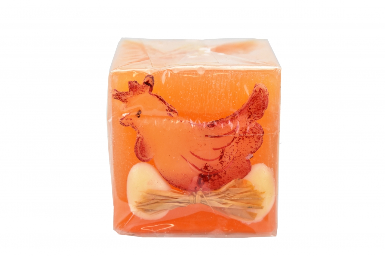 Svíčka hranol oranžová se slepičkou 5x5x5 cm