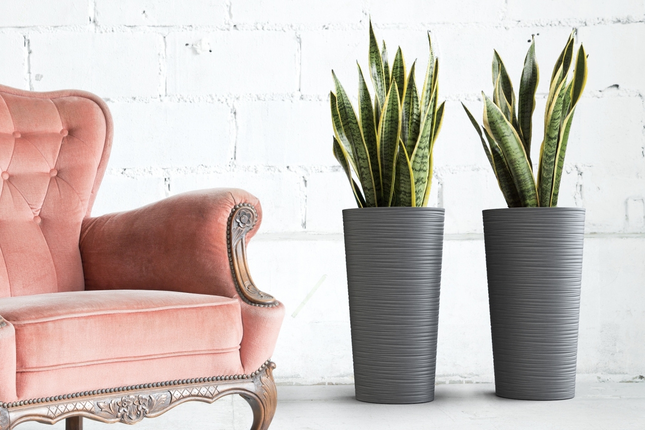 Plastový květináč Lilia 370 mm vroubek, černý