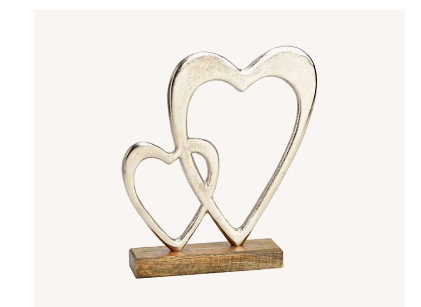 Kovová srdíčka na dřevěném podstavci 22x22x5 cm