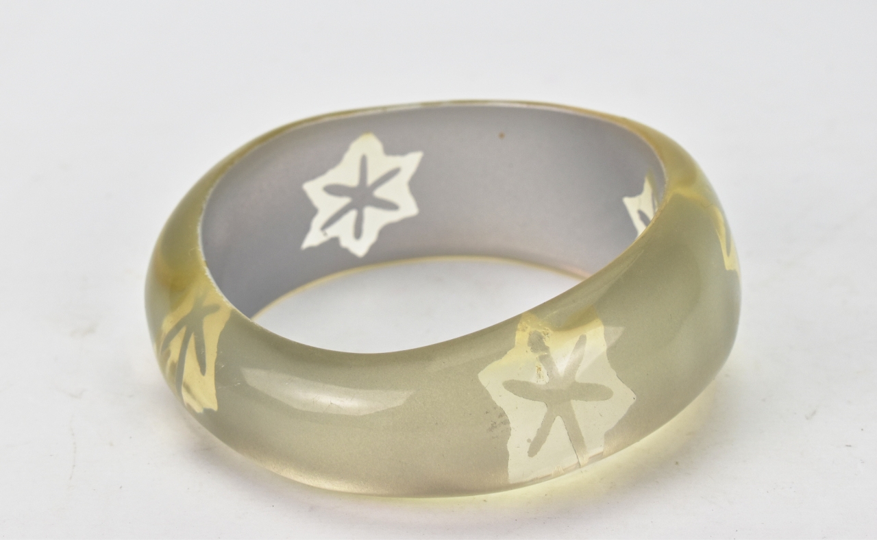 Plastový dámský náramek bílý