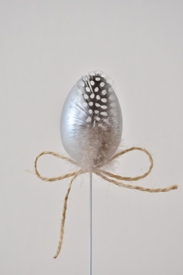 Plastová vajíčka na špejli, s/12, 4 cm