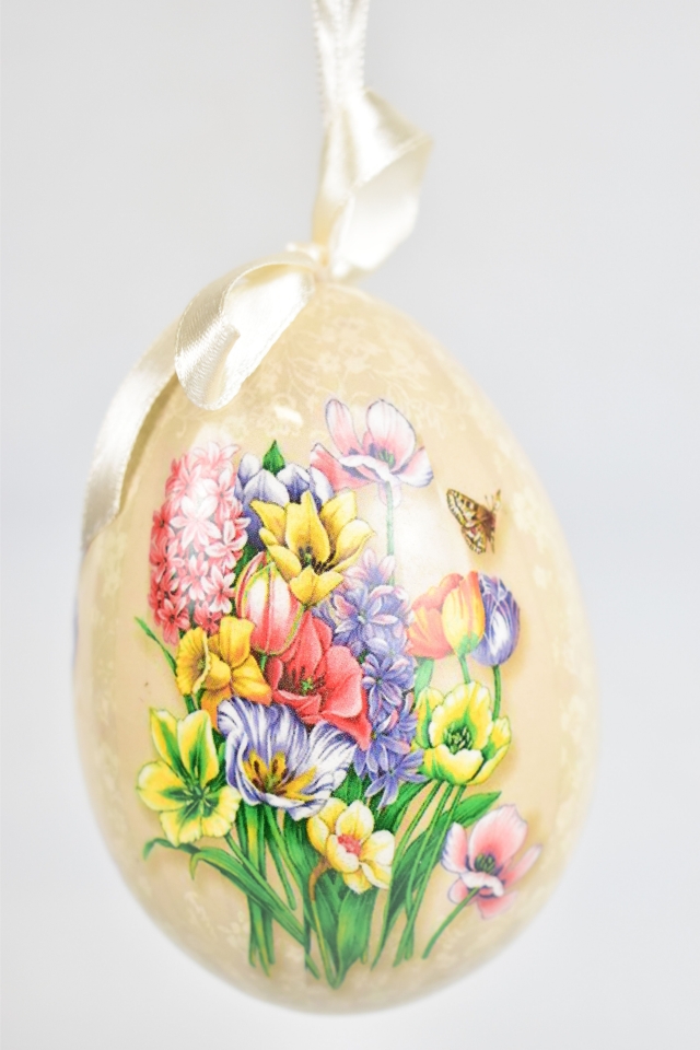 Plastové vajíčko na zavěšení s motivem květin 12 cm