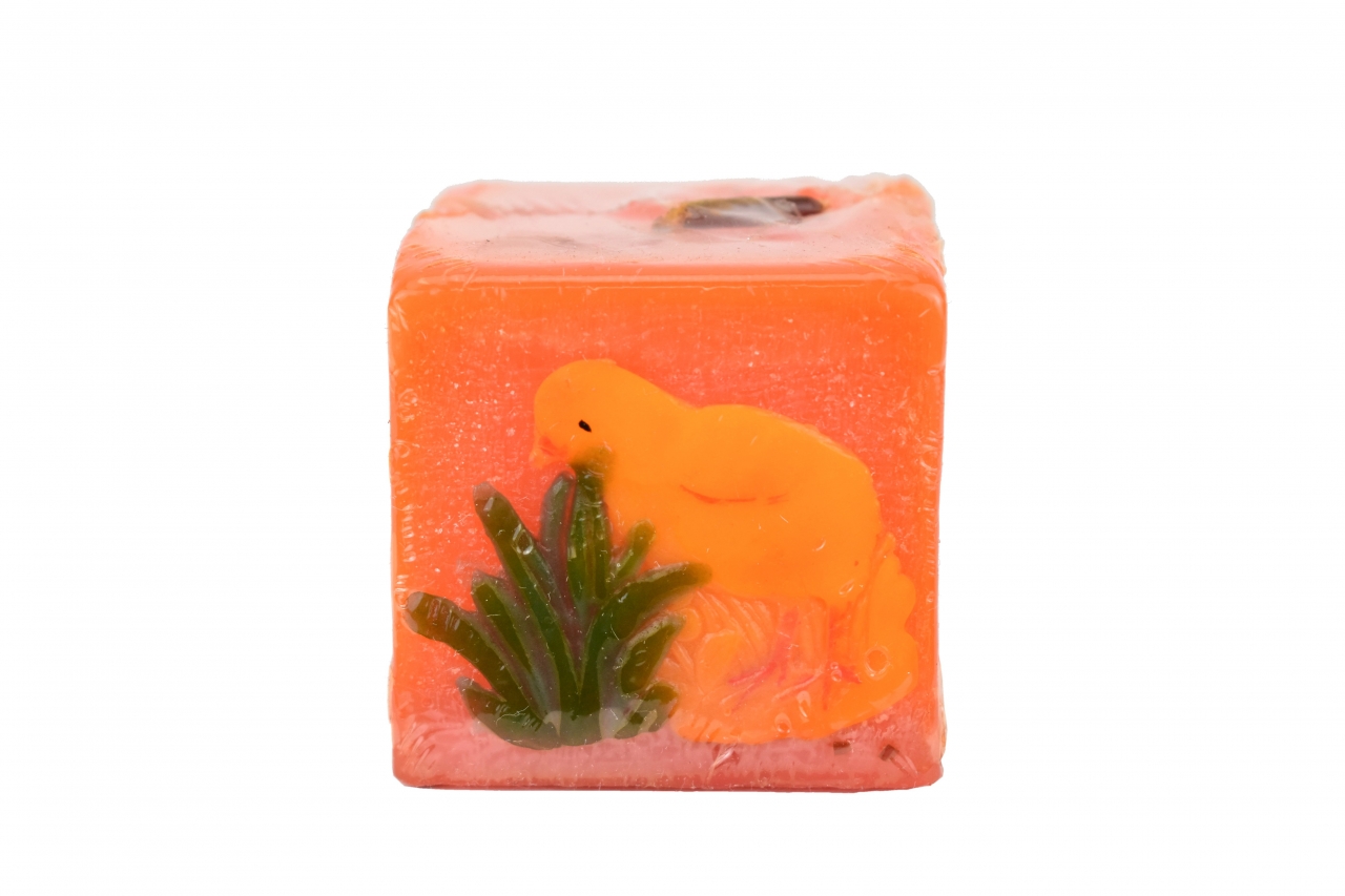 Svíčka hranol tmavě oranžová s kuřátkem 5x5x5 cm