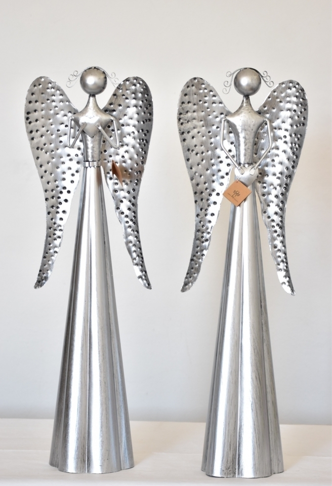 Plechový anděl stříbrný se srdíčkem 55 cm