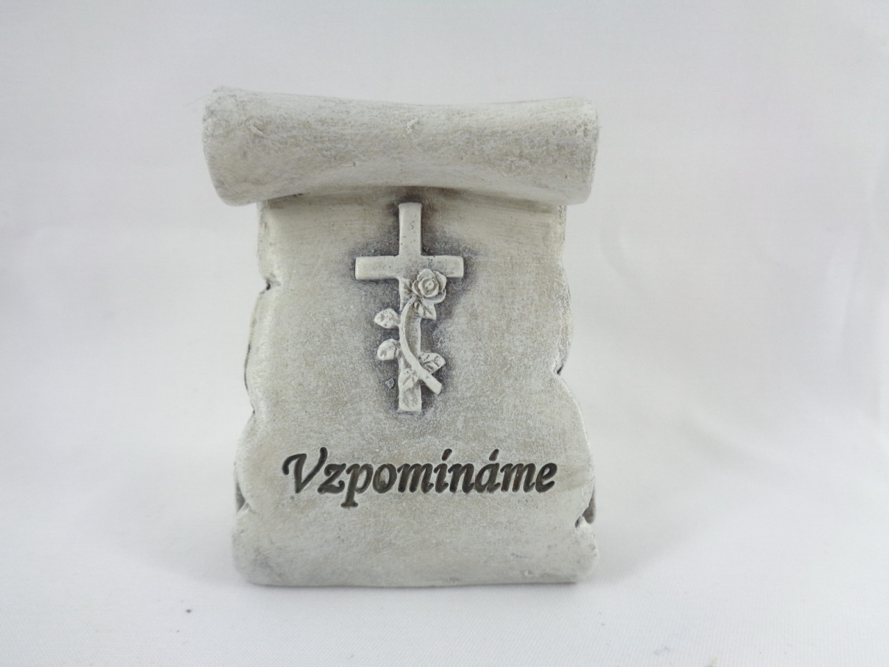 Polyresinový pergamen s nápisem Vzpomínáme, 7,5x6x3 cm